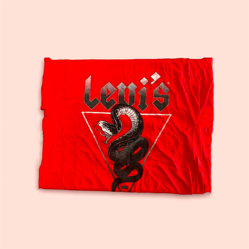 Levis Red T-Shirt - Picture 3 of 4